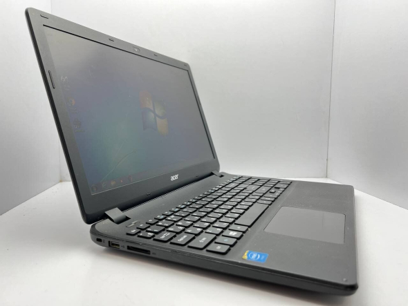 Ноутбук Б-класс Acer Aspire ES1-512 / 15.6&quot; (1366x768) TN / Intel Celeron N2840 (2 ядра по 2.16 - 2.58 GHz) / 4 GB DDR2 / 500 GB HDD / Intel HD Graphics / WebCam - 3