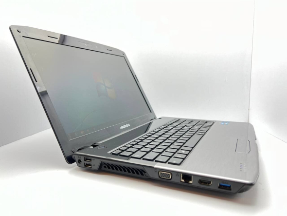 Ноутбук Medion Akoya E6226 / 15.6&quot; (1366x768) TN / Intel Core i3-2310M (2 (4) ядра по 2.4 GHz) / 4 GB DDR3 / 750 GB HDD / Intel HD Graphics 3000 / WebCam - 3