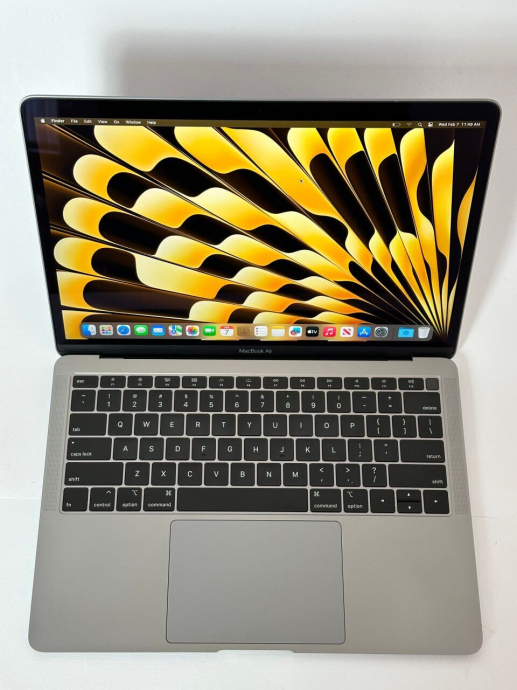 Ультрабук Apple MacBook Air 13 (2020) / 13.3&quot; (2560x1600) IPS / Apple M1 (8 ядер по 3.2 GHz) / 8 GB DDR4 / 256 GB SSD / Apple M1 Graphics / WebCam / True Tone / Touch ID / Space Gray - 4