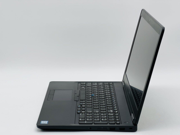 Ноутбук Dell Latitude E5570 / 15.6&quot; (1920x1080) IPS / Intel Core i5-6300U (2 (4) ядра по 2.4 - 3.0 GHz) / 12 GB DDR4 / 240 GB SSD / Intel HD Graphics 520 / WebCam - 4