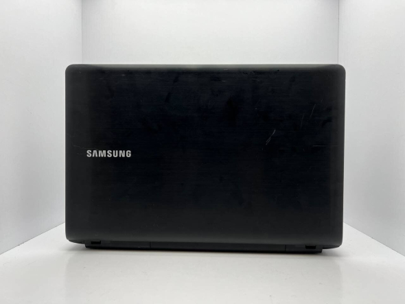 Ноутбук Samsung NP355E7C / 17.3&quot; (1600x900) TN / AMD A4-4300M (2 ядра по 2.5 - 3.0 GHz) / 4 GB DDR3 / 1000 GB HDD / AMD Radeon HD 7420G Graphics / WebCam - 5