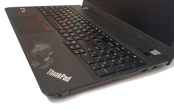 Ноутбук Б-класс Lenovo ThinkPad E555 / 15.6&quot; (1366x768) TN / AMD A8-7100 (4 ядра по 1.8 - 3.0 GHz) / 8 GB DDR3 / 240 GB SSD / AMD Radeon R5 Graphics / WebCam - 6