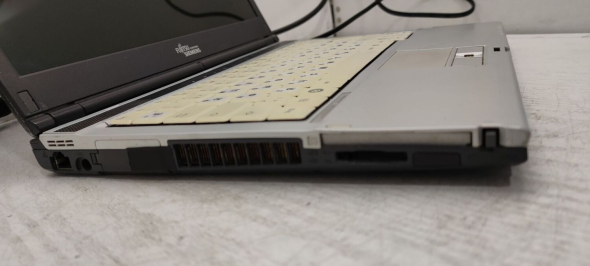Ноутбук Б-клас Fujitsu LifeBook S6420 / 13.3&quot; (1280x800) TN / Intel Core 2 Duo P8600 (2 ядра по 2.4 GHz) / 4 GB DDR3 / 160 GB HDD / Intel GMA 4500MHD Graphics / WebCam / Без АКБ - 5