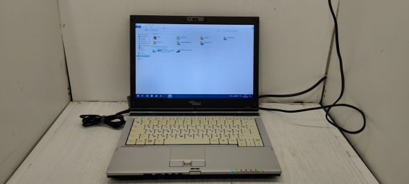 Ноутбук Б-класс Fujitsu LifeBook S6420 / 13.3&quot; (1280x800) TN / Intel Core 2 Duo P8600 (2 ядра по 2.4 GHz) / 4 GB DDR3 / 160 GB HDD / Intel GMA 4500MHD Graphics / WebCam / Без АКБ - 2