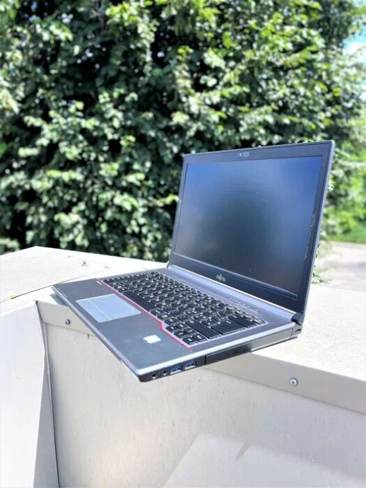 Ноутбук Fujitsu LifeBook E746 / 14&quot; (1366x768) TN / Intel Core i5-6300U (2 (4) ядра по 2.4 - 3.0 GHz) / 8 GB DDR4 / 256 GB SSD / Intel HD Graphics 520 / WebCam / Win 10 - 6