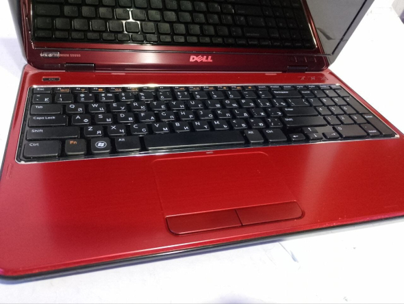 Ноутбук Б-клас Dell Inspiron N5110 Red / 15.6&quot; (1366x768) TN / Intel Pentium B960 (2 ядра по 2.2 GHz) / 4 GB DDR3 / 500 Gb HDD / AMD Radeon HD 6470M, 512 MB DDR3, 64-bit / WebCam / DVD-RW - 8