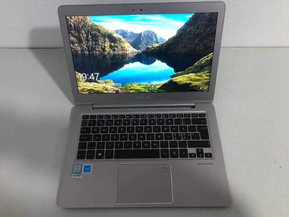 Ультрабук Asus ZenBook UX330C / 13.3&quot; (1920x1080) TN / Intel Core m3-7Y30 (2 (4) ядра по 1.0 - 2.6 GHz) / 4 GB DDR4 / 128 GB SSD / Intel HD Graphics 615 / WebCam / Micro-HDMI - 2