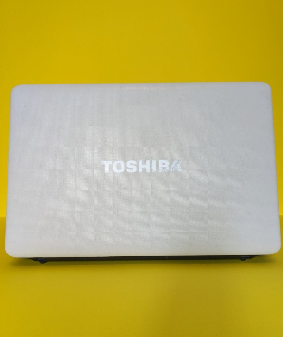 Ноутбук Toshiba Satellite C670 / 17.3&quot; (1600x900) TN / Intel Core i3-2310M (2 (4) ядра по 2.1 GHz) / 8 GB DDR3 / 512 GB SSD NEW/ Intel HD Graphics 3000 / WebCam - 6