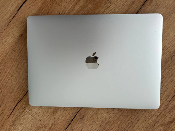 Ноутбук Apple MacBook Air A2337 / 13.3&quot; (2560x1600) IPS / Apple M1 (8 ядер по 2.1 - 3.2 GHz) / 8 GB DDR3 / 256 GB SSD / Apple M1 GPU / WebCam - 6