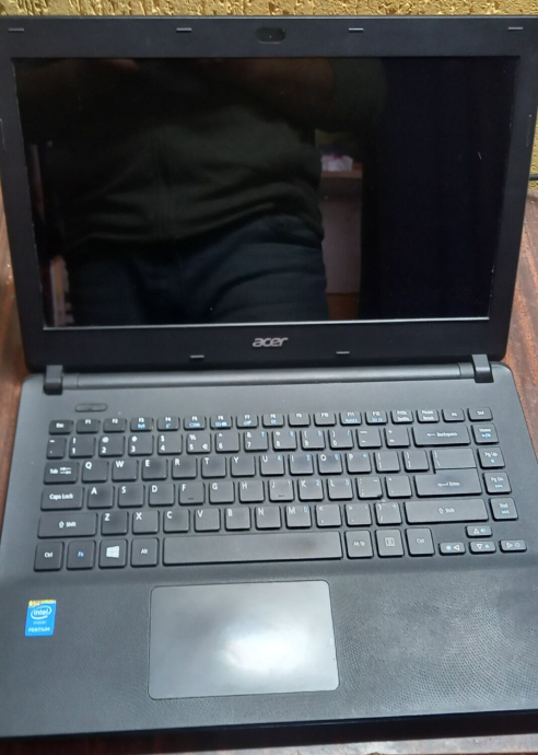 Ноутбук Б-класс Acer Aspire ES1-431 / 14&quot; (1366x768) TN / Intel Pentium N3700 (4 ядра по 1.6 - 2.4 GHz) / 8 GB DDR3 / 500 GB HDD / Intel HD Graphics / WebCam - 2