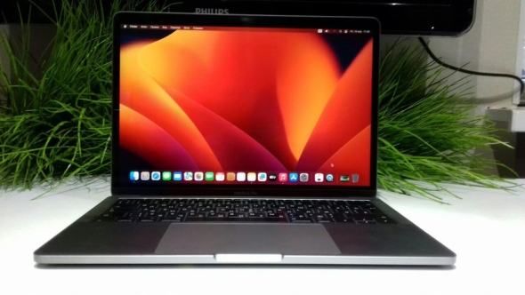 Ультрабук Apple MacBook Pro A1708 / 13.3&quot; (2560x1600) IPS / Intel Core i5-7200U (2 (4) ядра по 2.5 - 3.1 GHz) / 8 GB DDR3 / 128 GB SSD / Intel HD Graphics 620 / WebCam - 2