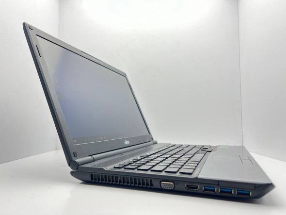 Ноутбук Б-класс Fujitsu Lifebook A532 / 15.6'' (1366x768) TN / Intel Core i5-3210M (2 (4) ядра по 2.5 - 3.1 GHz) / 4 GB DDR3 / 500 GB HDD / Intel HD Graphics 4000 / WebCam - 3