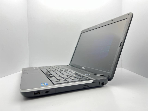 Ноутбук Б-класс Fujitsu LifeBook A512 / 15.6&quot; (1366x768) TN / Intel Core i5-3110M (2 (4) ядра по 2.4 GHz) / 4 GB DDR3 / 250 GB HDD / Intel HD Graphics 4000 / WebCam - 4