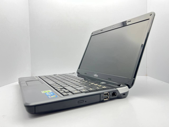 Ноутбук Б-класс Fujitsu LifeBook LH531 / 14&quot; (1366x768) TN / Intel Core i5-2430M (2 (4) ядра по 2.4 - 3.0 GHz) / 4 GB DDR3 / 500 GB HDD / Intel HD Graphics 3000 / WebCam / Без батареи - 4