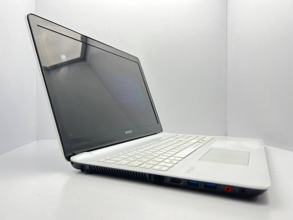 Ноутбук Б-класс Sony Vaio SVF152C29M / 15.6&quot; (1366x768) TN / Intel Pentium 2117U (2 ядра по 1.8 GHz) / 4 GB DDR3 / 320 GB HDD / Intel HD Graphics 2500 / WebCam - 3